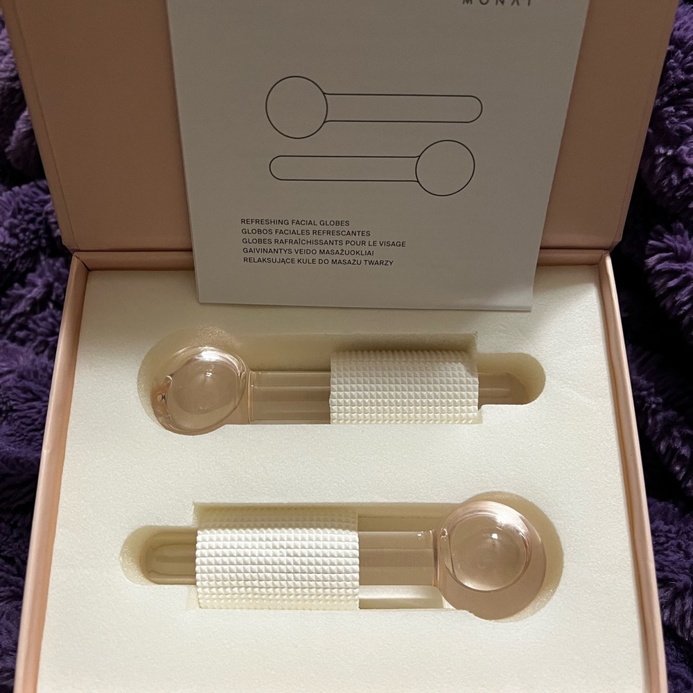 New monat refreshing facial globes 2-piece accessory